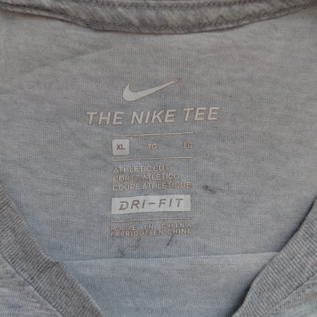 My Store grey Nike Dri-FIT athletic cut crew neck t-shirt size XL interior neck label detail