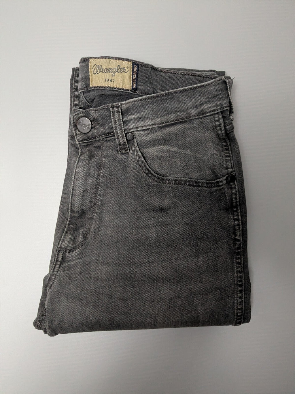 Wrangler Greensboro Grey Straight Jeans / Men's W33 L36 Extra Long