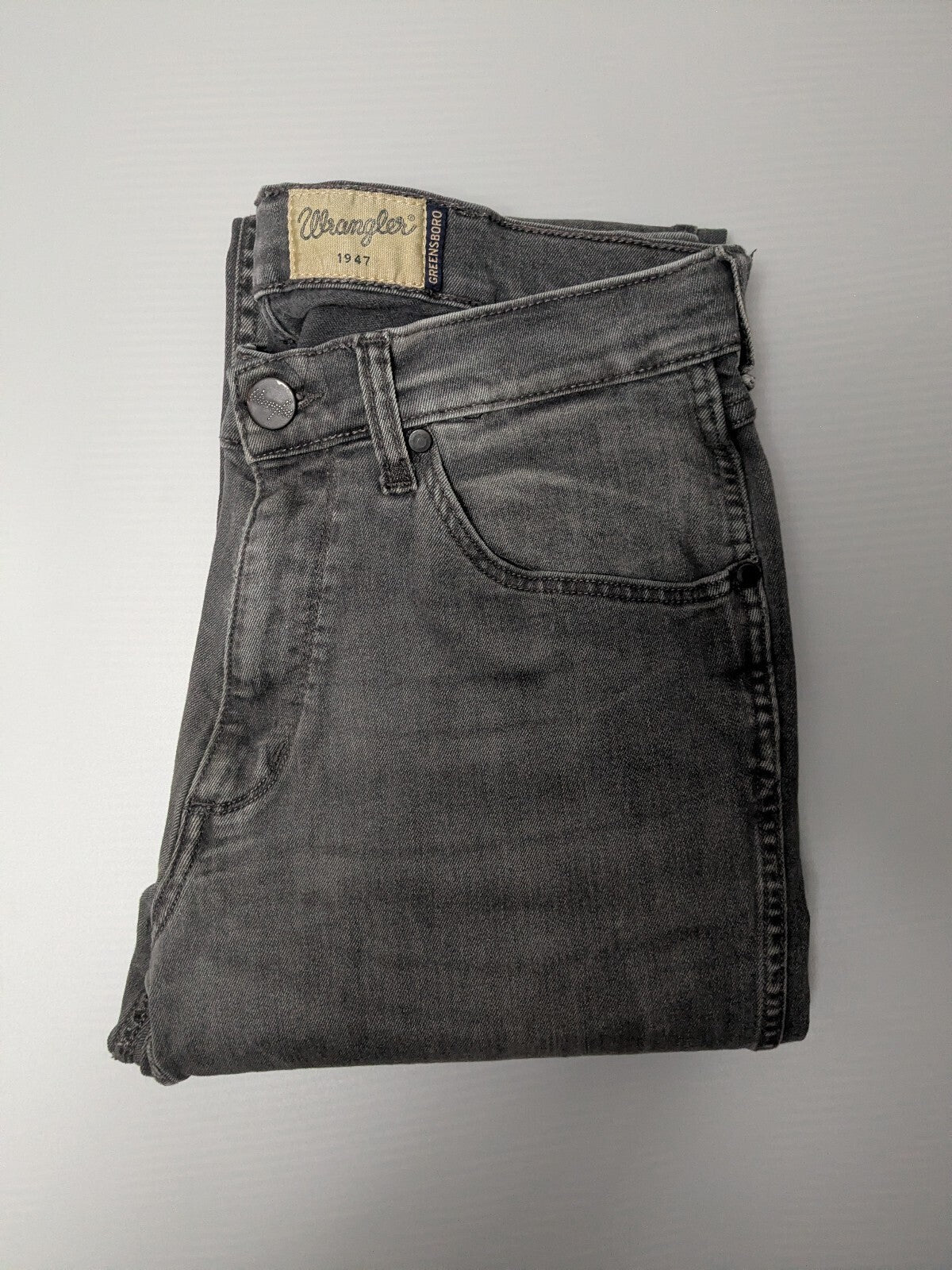 Wrangler Greensboro Grey Straight Jeans / Men's W33 L36 Extra Long