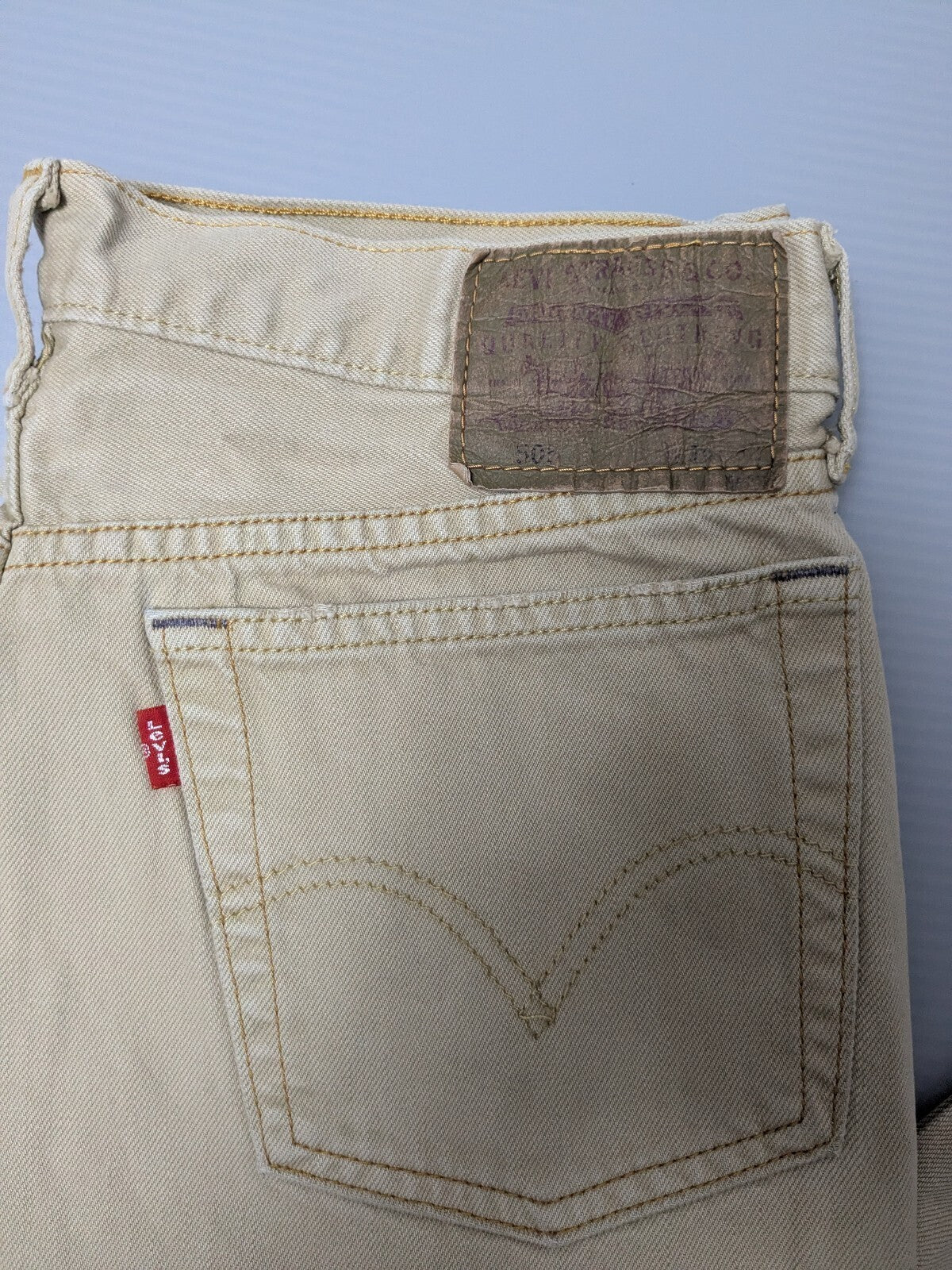 Vintage Levi's 502 Regular Tapered Jeans Beige Tan Denim W32 L32 Red Tab