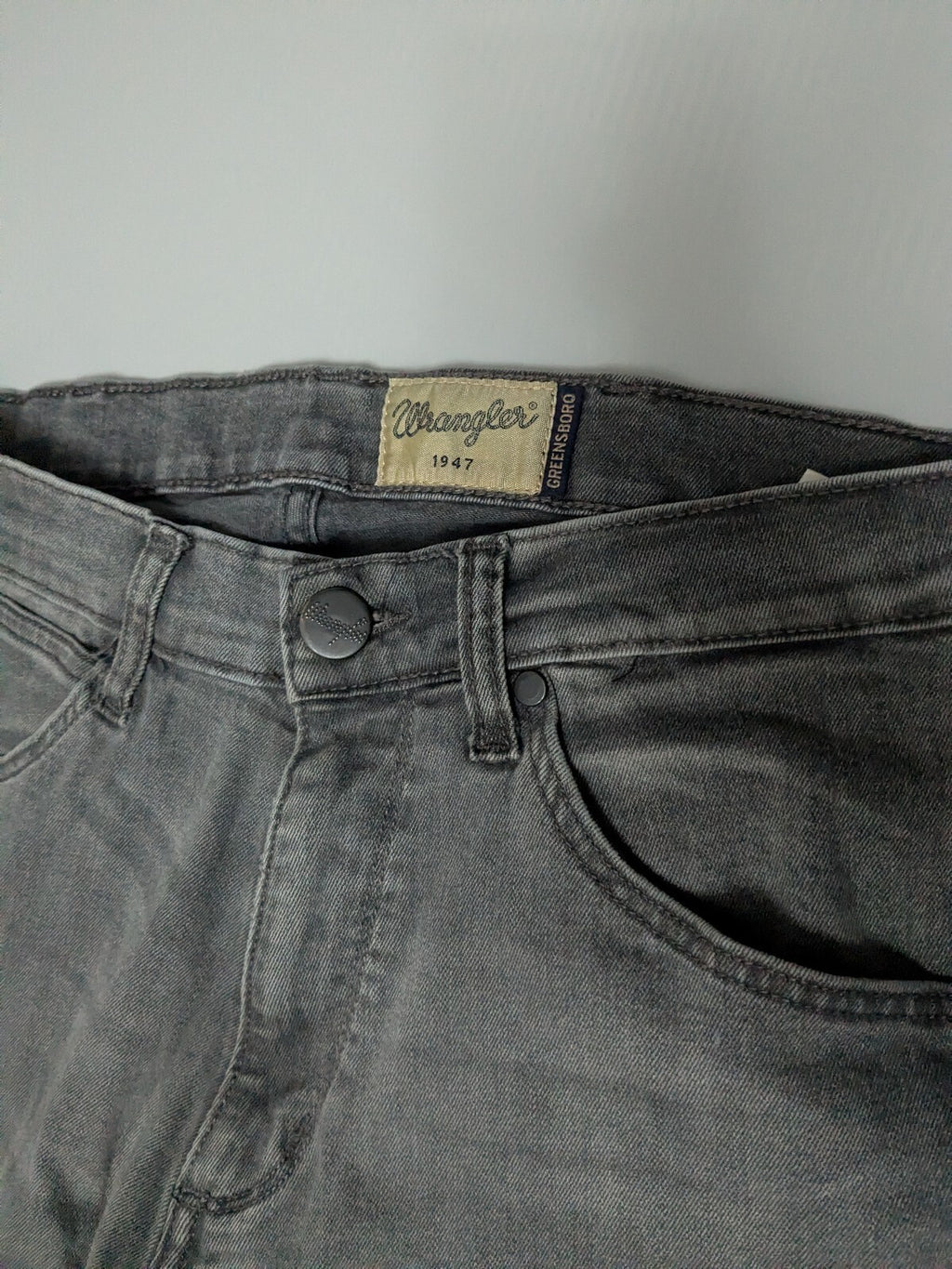 Wrangler Greensboro Grey Straight Jeans / Men's W33 L36 Extra Long