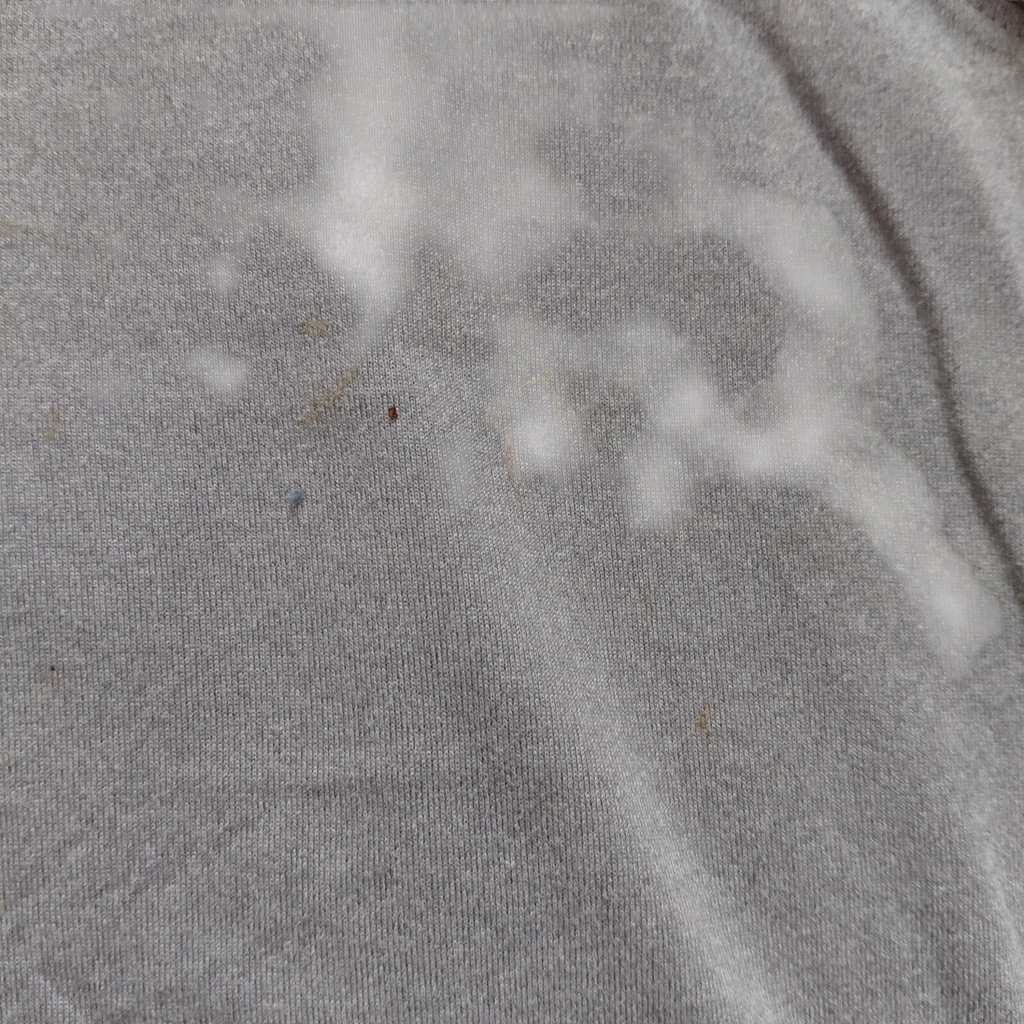 My Store pre-owned grey Under Armour long sleeve t-shirt fabric showing minor wear and small marks