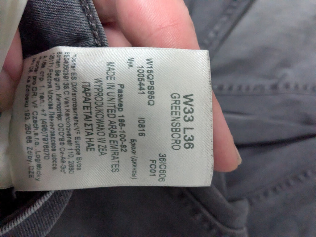 Wrangler Greensboro Grey Straight Jeans / Men's W33 L36 Extra Long