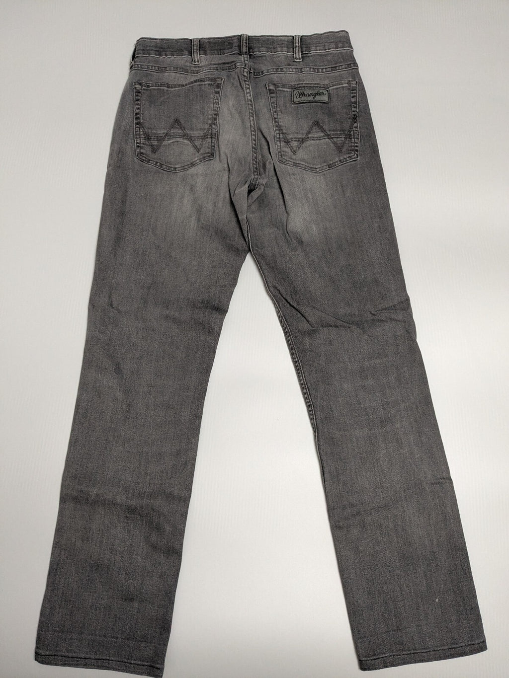 Wrangler Greensboro Grey Straight Jeans / Men's W33 L36 Extra Long
