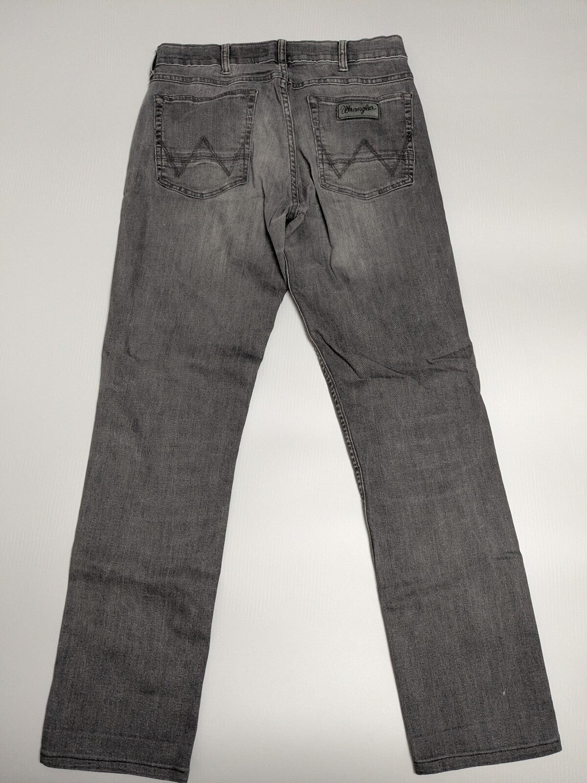 Wrangler Greensboro Grey Straight Jeans / Men's W33 L36 Extra Long