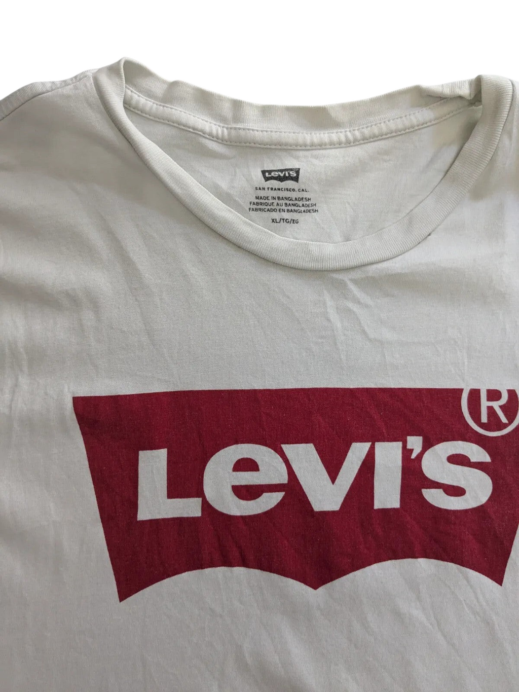 My Store Levi's white cotton jersey t-shirt featuring a red graphic logo print on the chest, size XL.